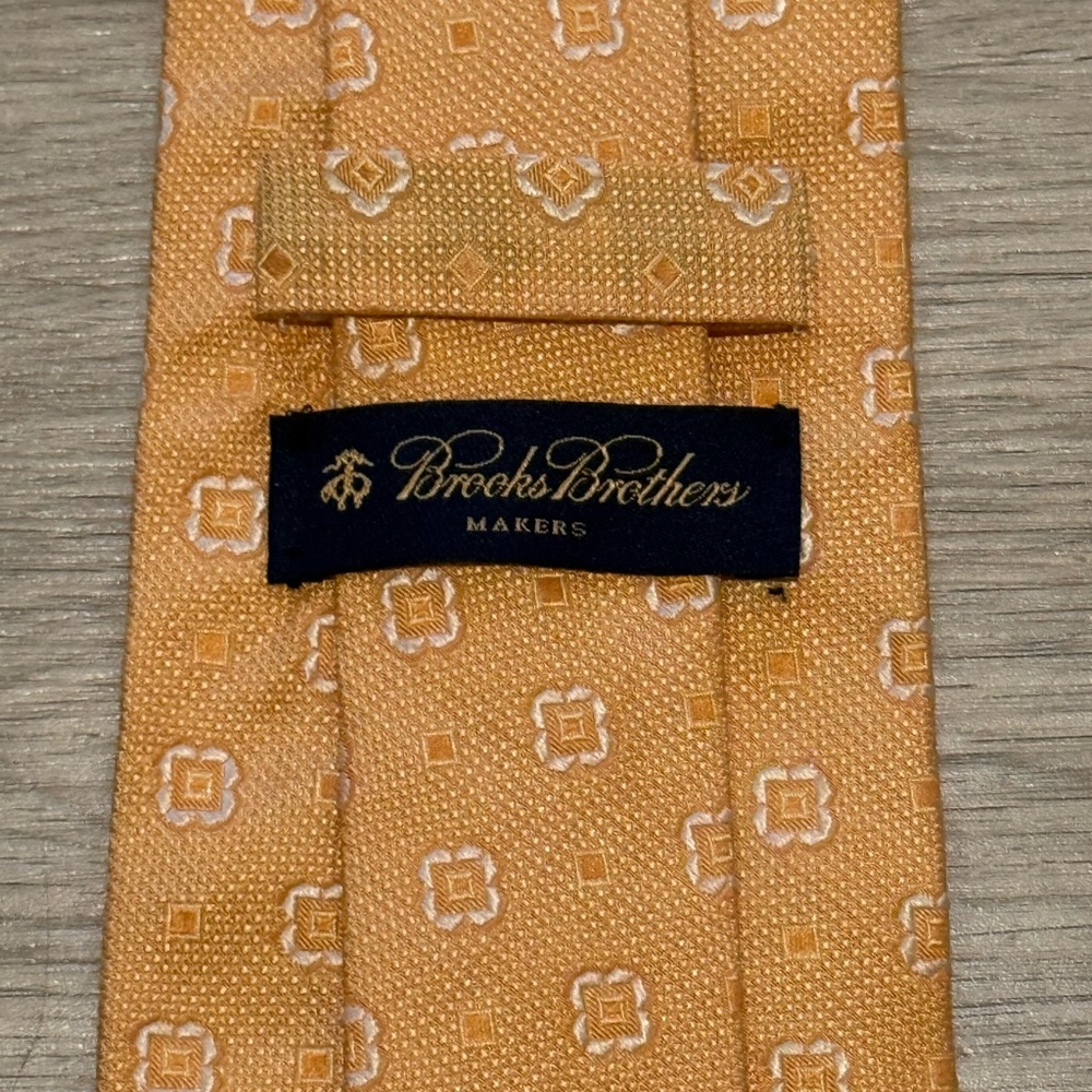 Brooks Brothers Makers Orange Geometric Tie 100% Silk Made In USA 58" X  3-1/2